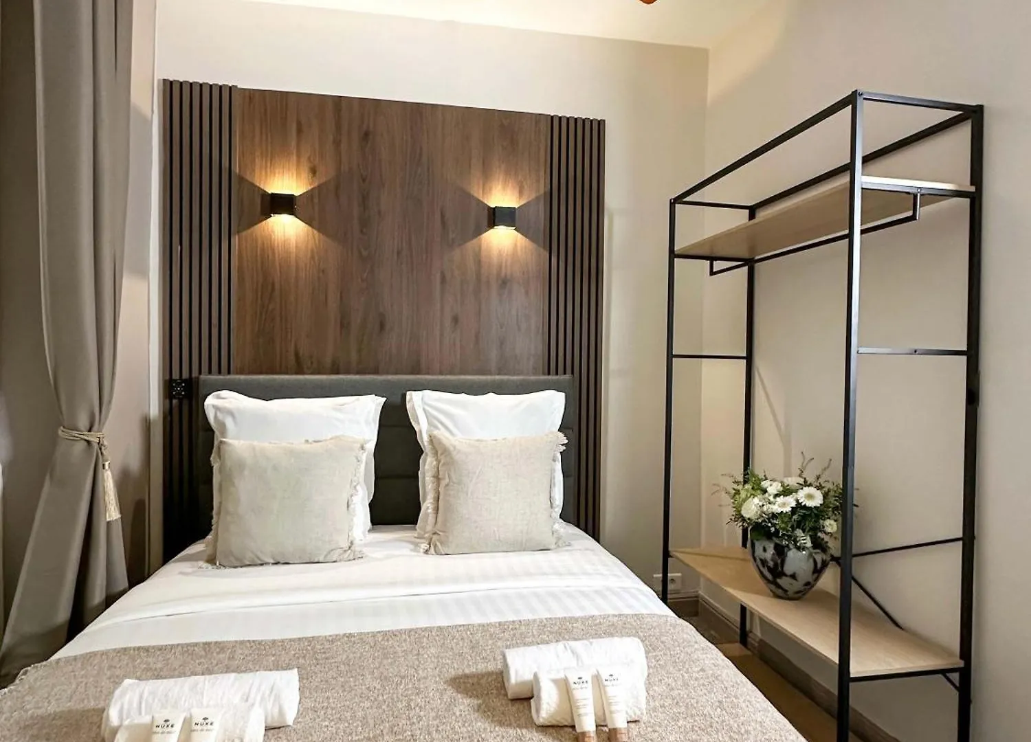 Unique Apartment At The Paris Bourse