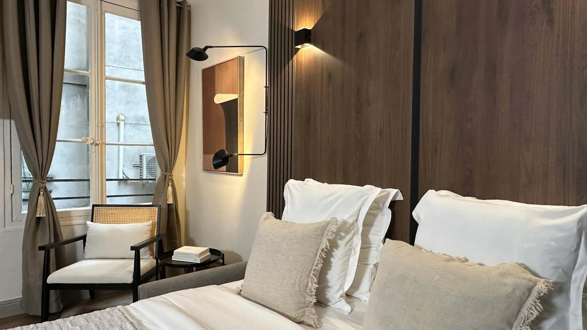 Unique Apartment At The Paris Bourse France