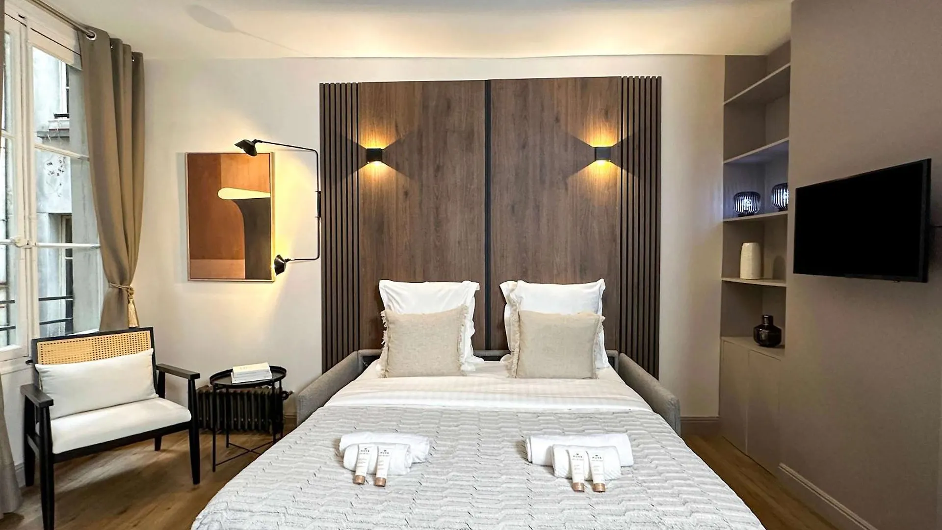 Unique Apartment At The Paris Bourse