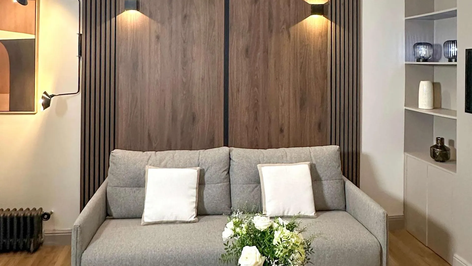 Unique Apartment At The Paris Bourse