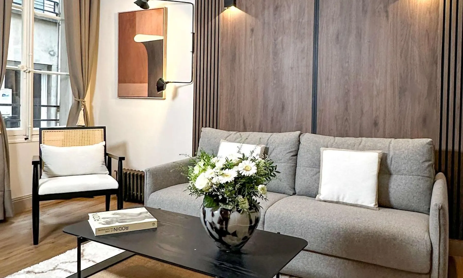 Unique Apartment At The Paris Bourse